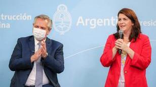 Fern&aacute;ndez y Fern&aacute;ndez homenajearon a trabajadoras comunitarias en moreno