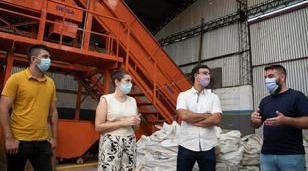 Fern&aacute;ndez y Roig visitaron una planta de clasificaci&oacute;n de residuos morenense