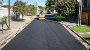 Avanzan las obras de asfalto en Moreno con mejoras en conectividad y seguridad vial