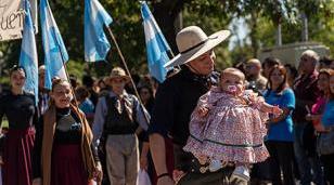 Moreno celebra el 9 de Julio con desfile gauchesco
