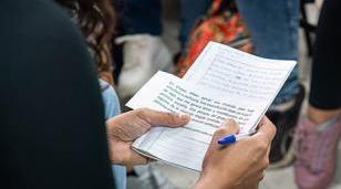 Formaci&oacute;n comunitaria en primera escucha y consumos