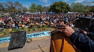 Moreno celebra la 3&deg; Marcha de los Bombos
