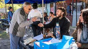 Moreno inici&oacute; la entrega de semillas agroecol&oacute;gicas