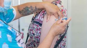 Moreno ampl&iacute;a la vacunaci&oacute;n gratuita contra el Dengue y el Covid