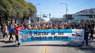 Moreno celebr&oacute; la 3&deg; Marcha de los Bombos