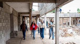 Avanzan las obras de asfalto y la construcci&oacute;n de la Escuela Secundaria N&deg; 56 en Francisco &Aacute;lvarez