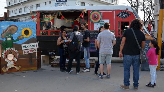Miles de personas disfrutaron de la Feria Itinerante de Food Trucks