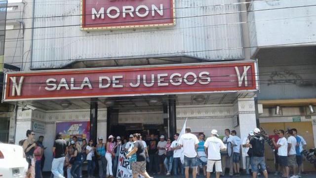 Protestan en el Bingo de Morón en defensa de los puestos de trabajo