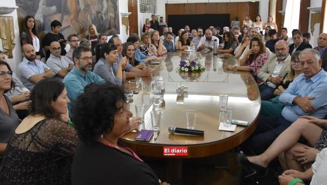 Lucas Ghi y su gabinete participaron de una capacitación sobre género con Dora Barrancos y Mónica Macha