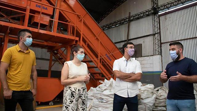 Fernández y Roig visitaron una planta de clasificación de residuos morenense