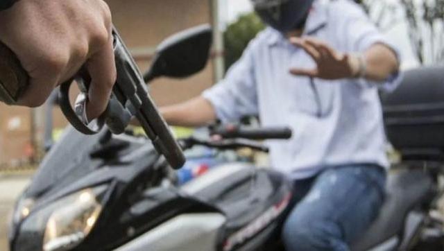 Policiales  Un delincuente detenido por robo de una camioneta con mercadería de un correo privado en Moreno