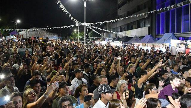 Morón celebró la Diversidad con una Feria Gastronómica en la Plaza de la Cultura