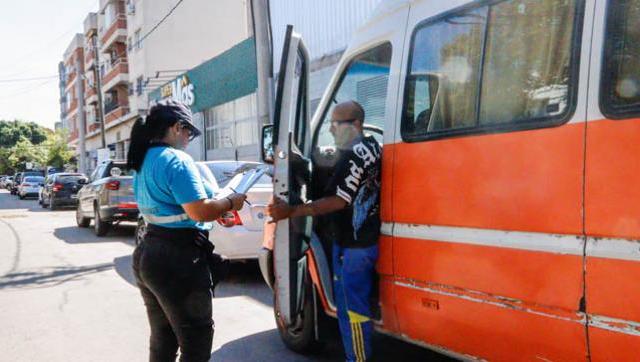 Inspeccionan el transporte escolar local